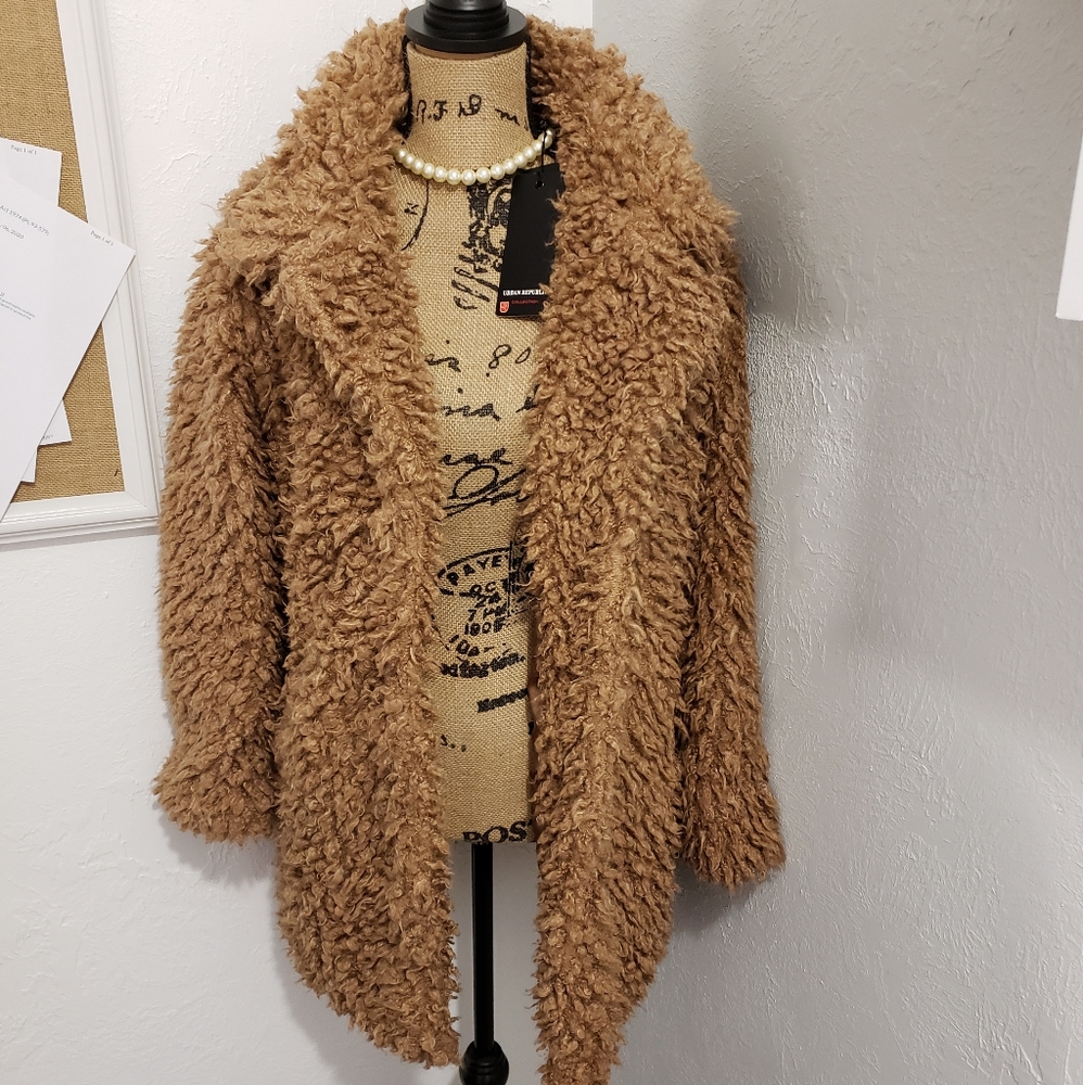 🛍Urban Republic Faux Fur Teddy Coat BNWT/Latte - Picture 3 of 7